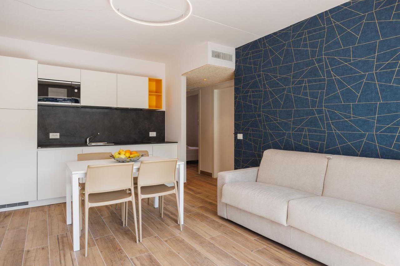 Side Aparthotel *